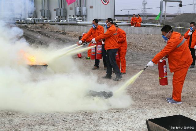 恐怖如斯！員工救火用嘴吹，造成19人死亡，工廠被吹倒閉